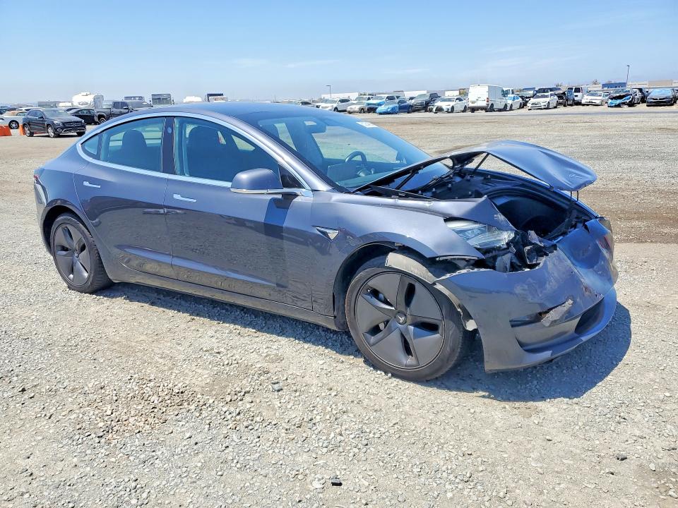 63254556 :رقم المزاد ، 5YJ3E1EB6JF144637 vin ، 2018 Tesla Model 3 مزاد بيع