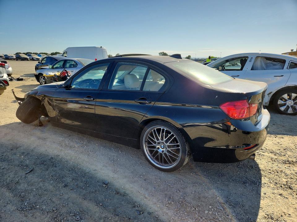 61083056 :رقم المزاد ، WBA3C3C54DF981866 vin ، 2013 Bmw 320 مزاد بيع