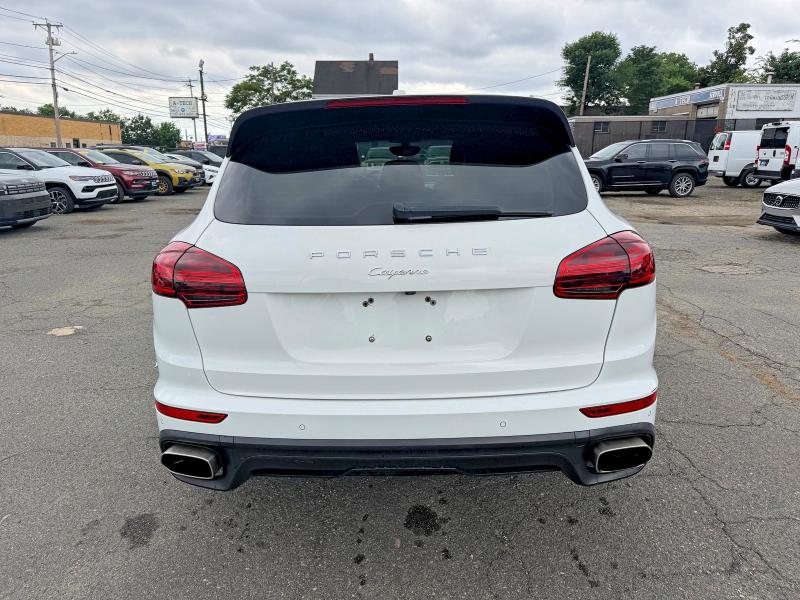 60371366 :رقم المزاد ، WP1AA2A21JKA02261 vin ، 2018 Porsche Cayenne مزاد بيع