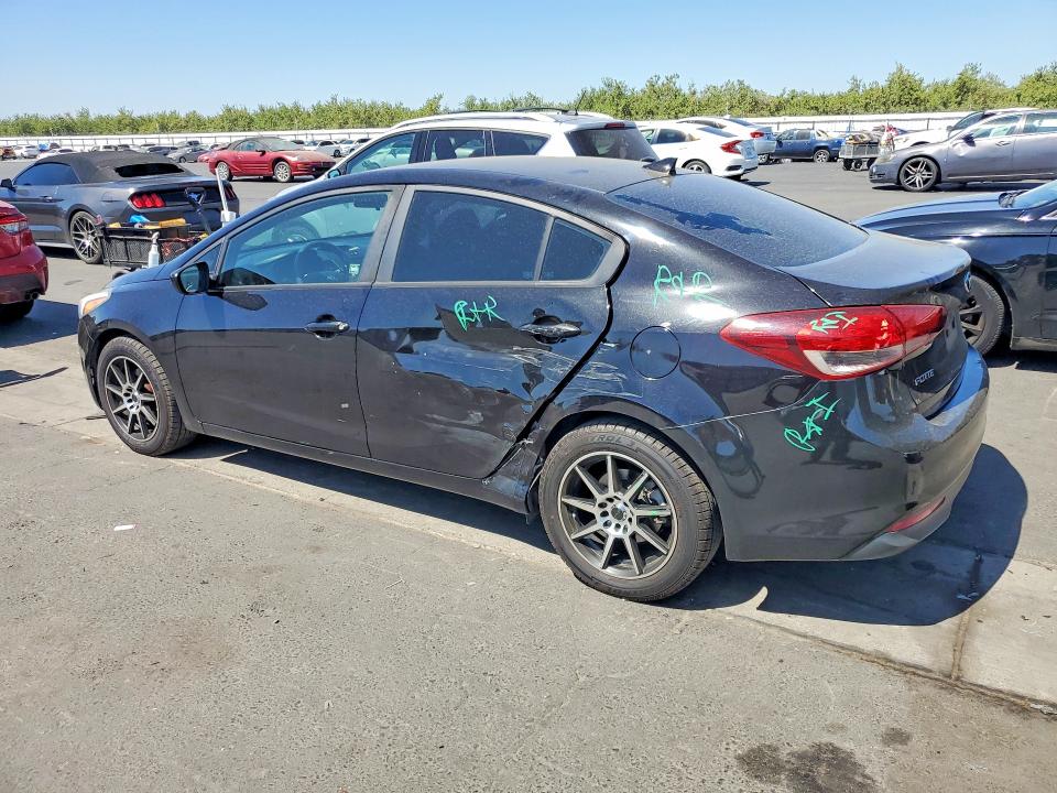63021316 :رقم المزاد ، 3KPFK4A75JE251807 vin ، 2018 Kia Forte مزاد بيع