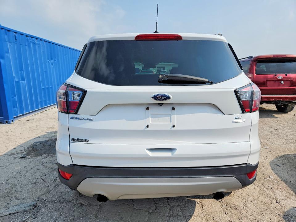 61540276 :رقم المزاد ، 1FMCU0GD1HUE90085 vin ، 2017 Ford Escape مزاد بيع