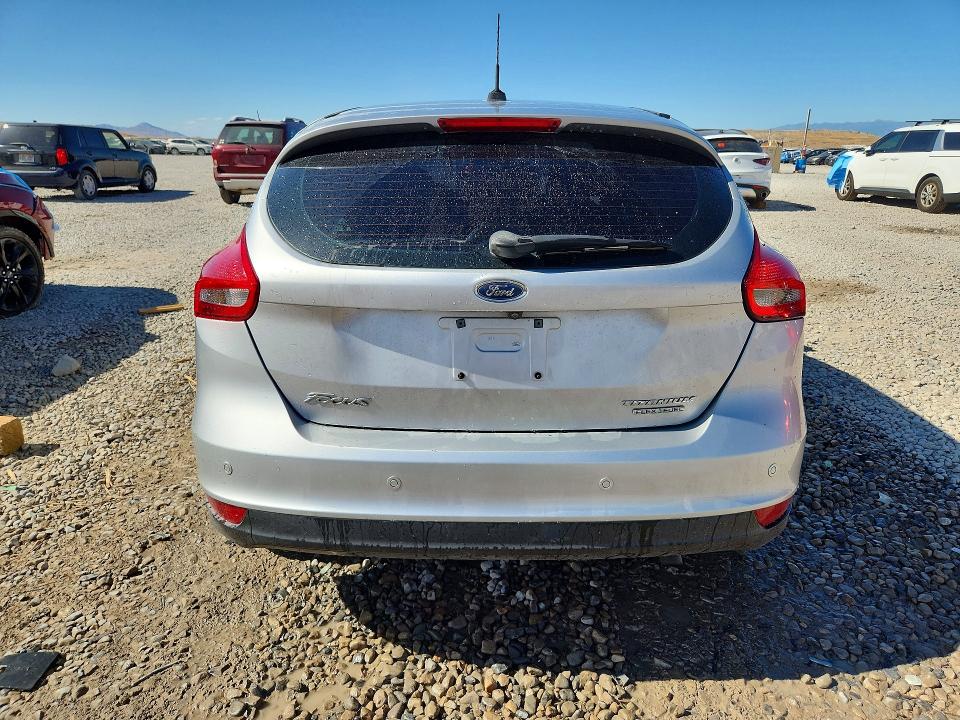 59735816 :رقم المزاد ، 1FADP3N21FL300068 vin ، 2015 Ford Focus مزاد بيع
