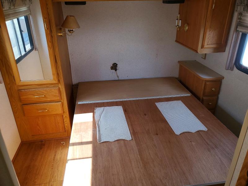 60032106 :رقم المزاد ، 5B4KP57G813337204 vin ، 2001 Workhorse Custom Chassis Motorhome Chassis مزاد بيع
