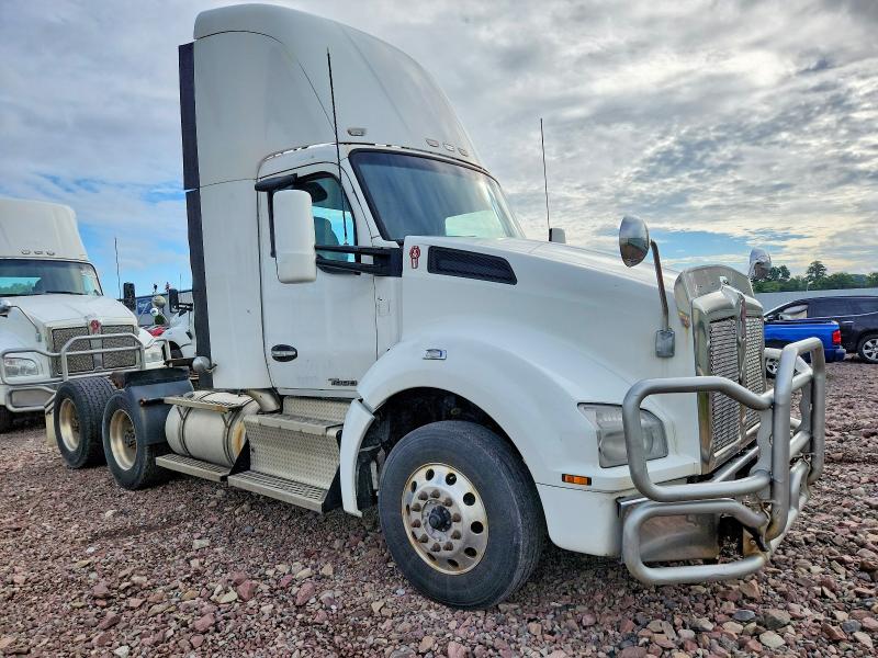 59852756 :رقم المزاد ، 1XKZD49X8FJ461893 vin ، 2015 Kenworth T880 مزاد بيع