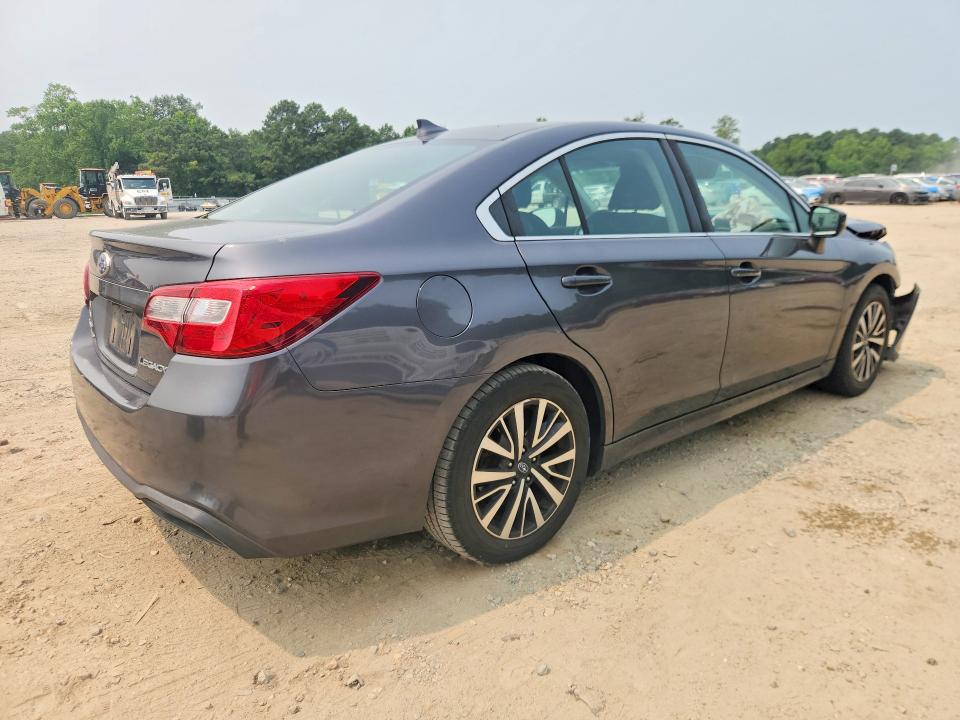 61464806 :رقم المزاد ، 4S3BNAC6XJ3011023 vin ، 2018 Subaru Legacy مزاد بيع