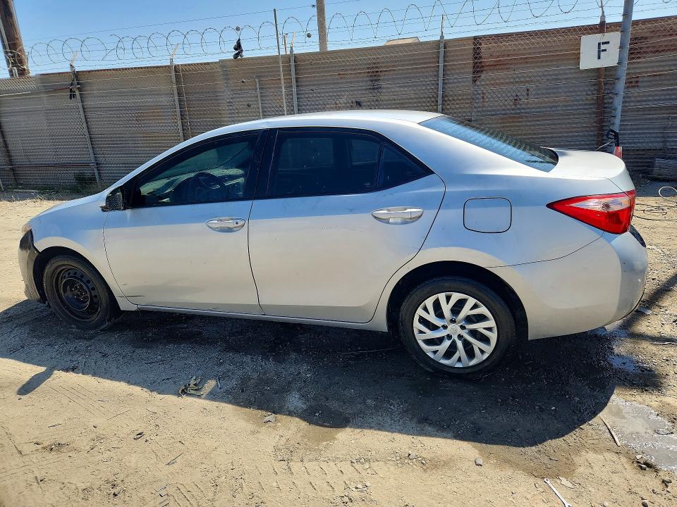 62827696 :رقم المزاد ، 5YFBURHE4HP624841 vin ، 2017 Toyota Corolla مزاد بيع