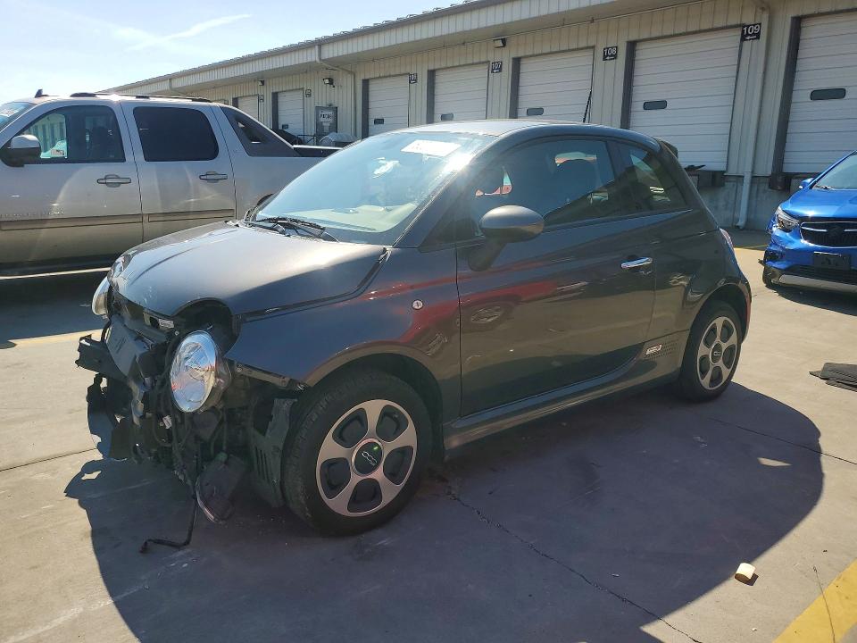 2018 Fiat 500 მანქანა იყიდება აუქციონზე, vin: 3C3CFFGE7JT471751, აუქციონის ნომერი: 62213436