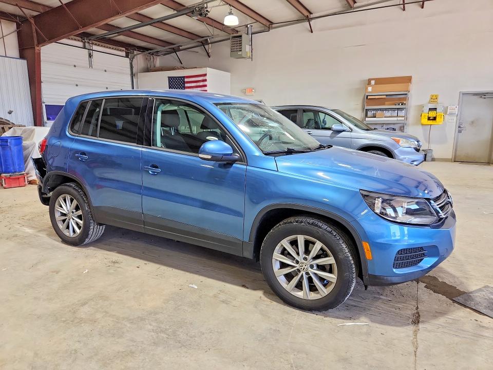 62017786 :رقم المزاد ، WVGBV7AX9JK001762 vin ، 2018 Volkswagen Tiguan Limited مزاد بيع