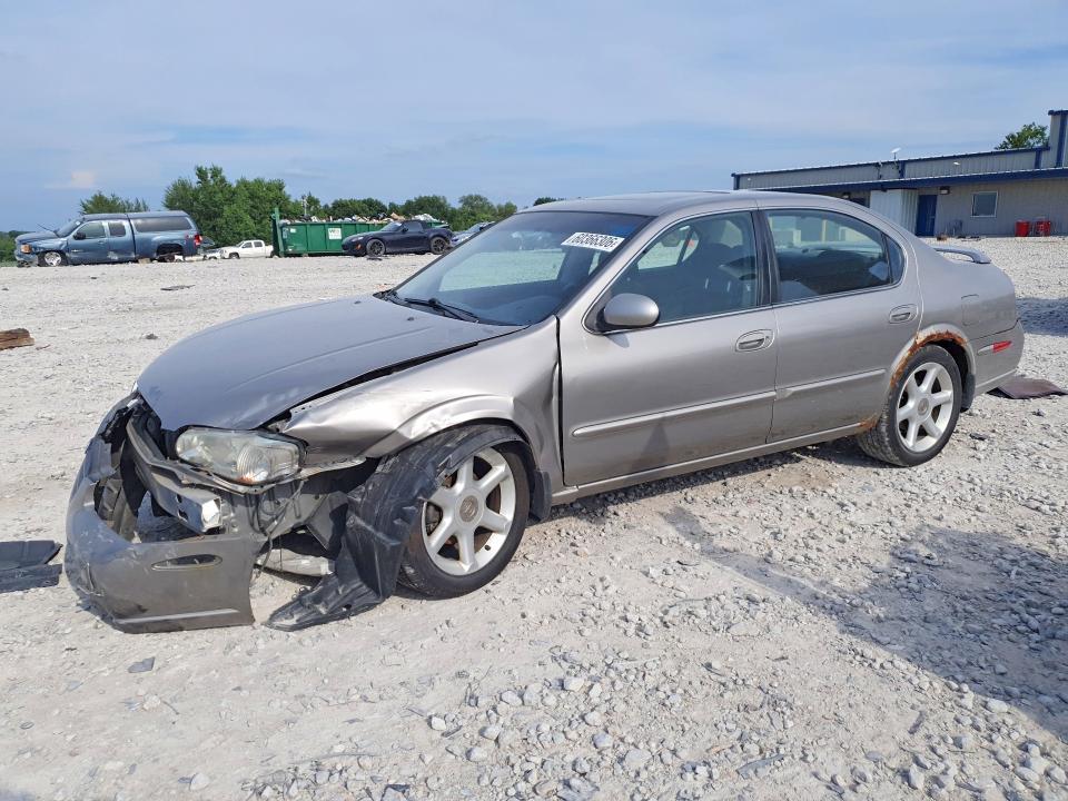 60366306 :رقم المزاد ، JN1CA31A2YT030875 vin ، 2000 Nissan Maxima مزاد بيع