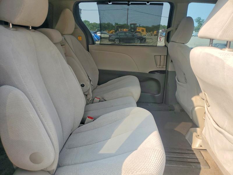 61299066 :رقم المزاد ، 5TDKK3DC3BS120951 vin ، 2011 Toyota Sienna مزاد بيع