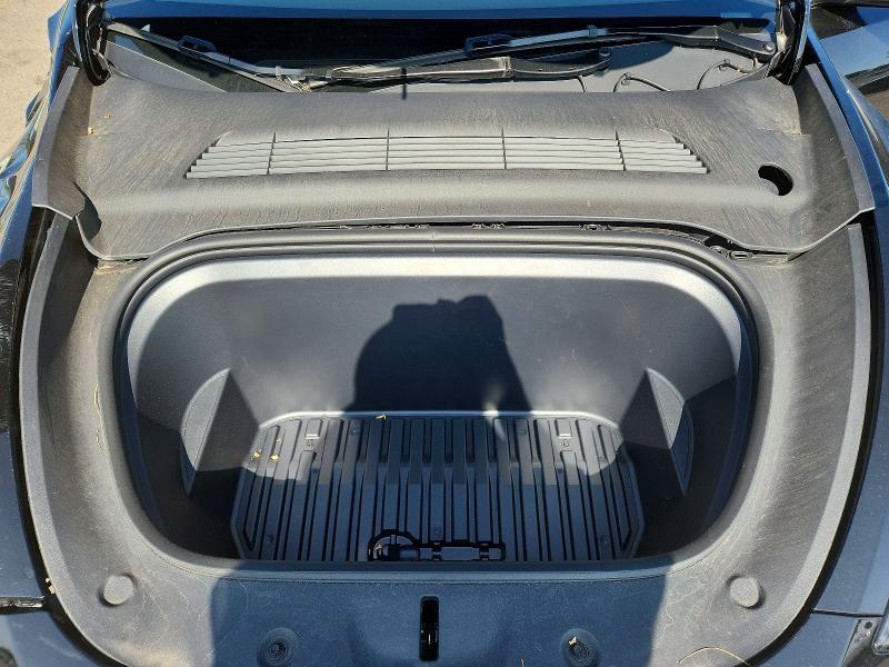 61941146 :رقم المزاد ، 7SAYGDEE6SF300000 vin ، 2025 Tesla Model Y مزاد بيع