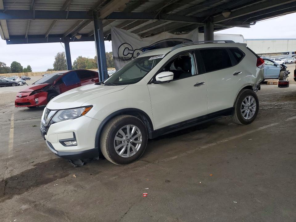 60090946 :رقم المزاد ، 5N1AT2MT2HC865487 vin ، 2017 Nissan Rogue مزاد بيع