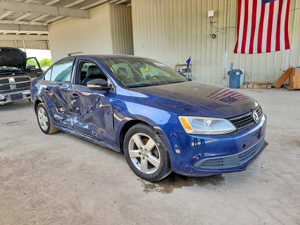 60821176 :رقم المزاد ، 3VWD17AJ4EM243391 vin ، 2014 Volkswagen Jetta مزاد بيع
