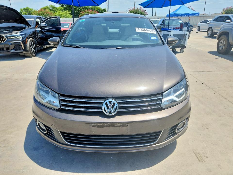 61284036 :رقم المزاد ، WVWBW8AH6FV000624 vin ، 2015 Volkswagen Eos مزاد بيع