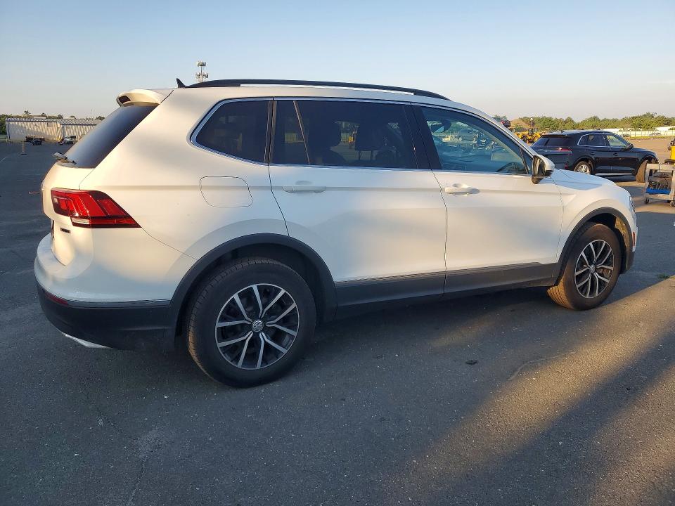 60946526 :رقم المزاد ، 3VV2B7AX5MM086613 vin ، 2021 Volkswagen Tiguan مزاد بيع