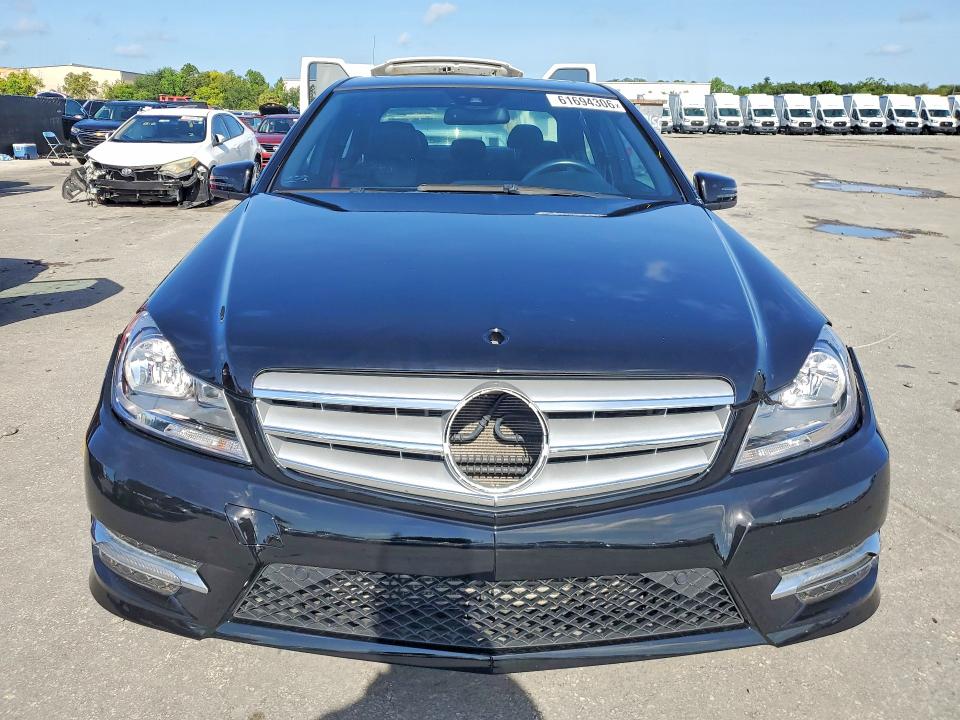 2013 Mercedes-benz C მანქანა იყიდება აუქციონზე, vin: WDDGF4HB5DA797538, აუქციონის ნომერი: 61694306