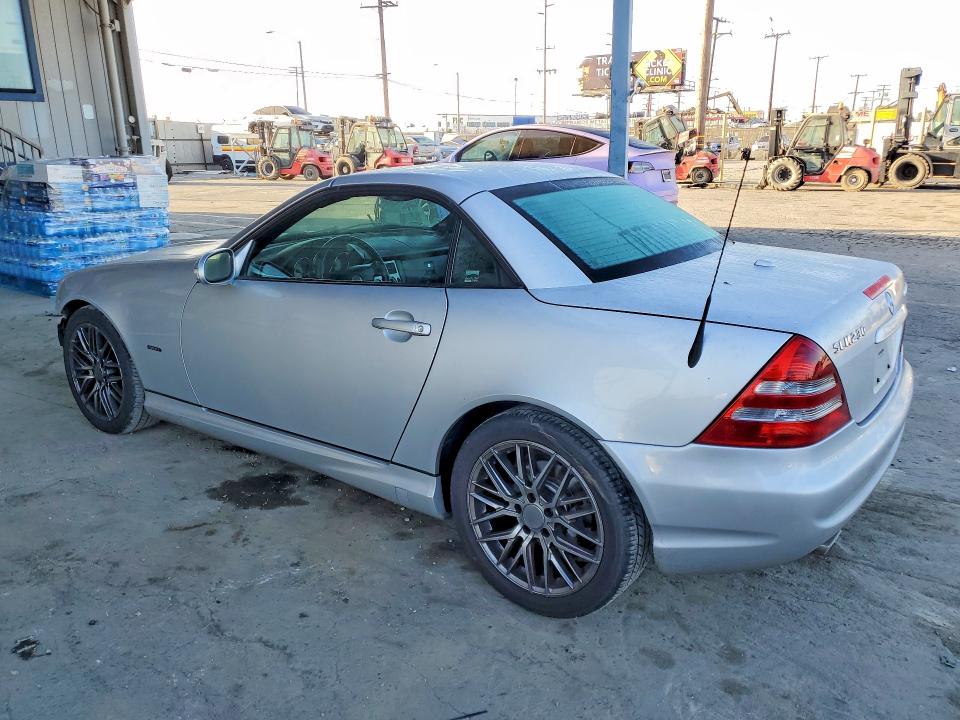 Aukcja sprzedaży 2001 Mercedes-benz Slk, vin: WDBKK49F21F172755, numer aukcji: 61007496
