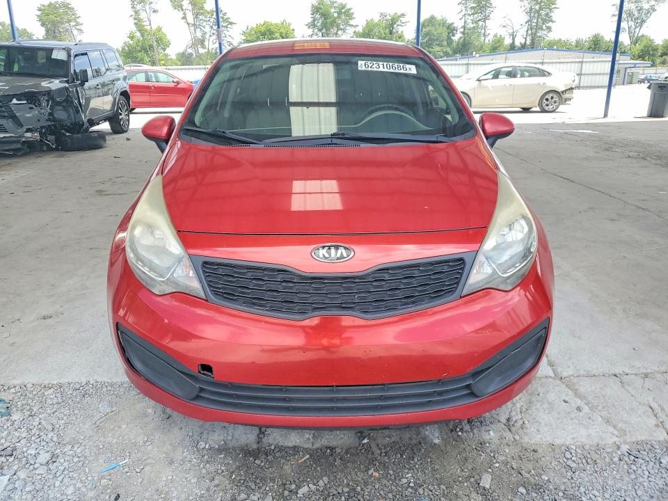 62310686 :رقم المزاد ، KNADM4A33F6464800 vin ، 2015 Kia Rio مزاد بيع