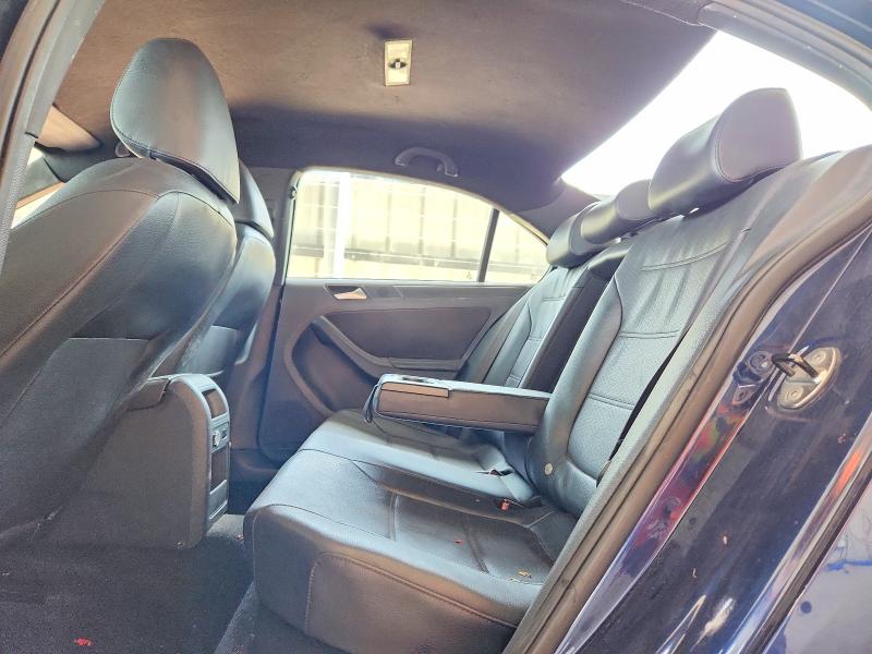 60821176 :رقم المزاد ، 3VWD17AJ4EM243391 vin ، 2014 Volkswagen Jetta مزاد بيع