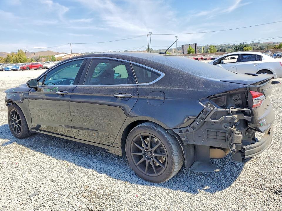 62104246 :رقم المزاد ، 3FA6P0SU5KR174726 vin ، 2019 Ford Fusion مزاد بيع