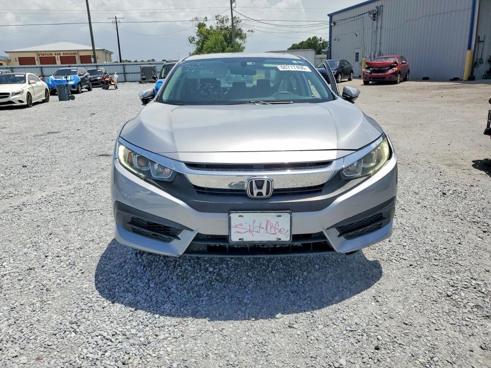 60717496 :رقم المزاد ، 19XFC2F73HE002815 vin ، 2017 Honda Civic مزاد بيع