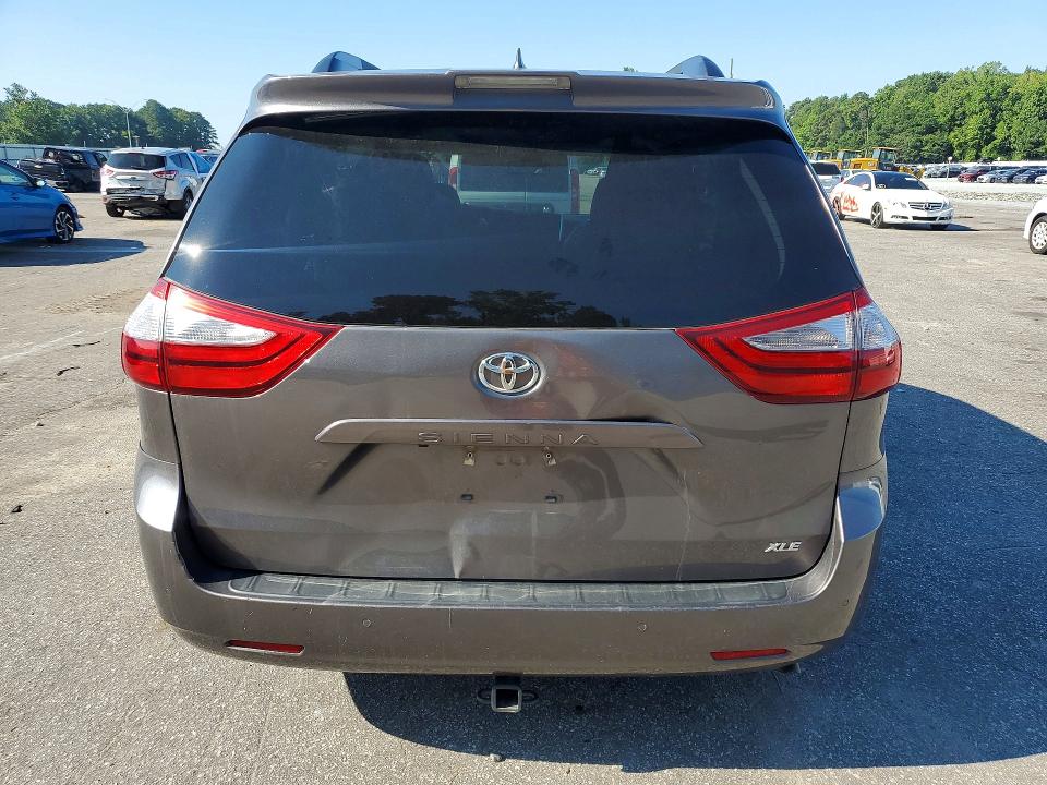 2018 Toyota Sienna მანქანა იყიდება აუქციონზე, vin: 5TDYZ3DC2JS960353, აუქციონის ნომერი: 63132846