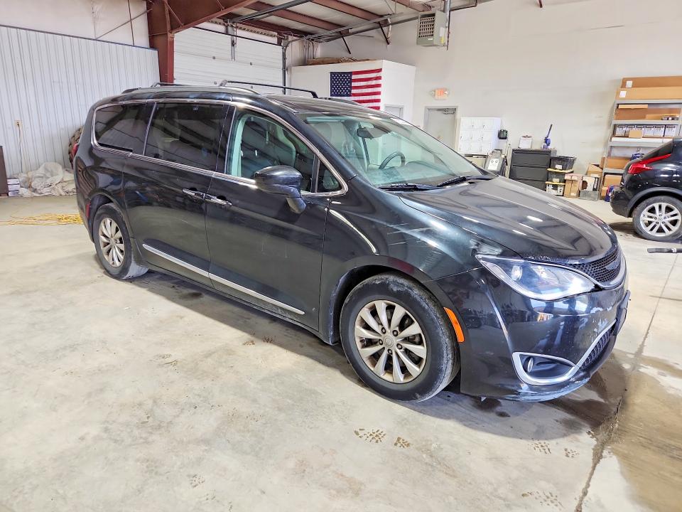 62324406 :رقم المزاد ، 2C4RC1BG7HR788338 vin ، 2017 Chrysler Pacifica مزاد بيع