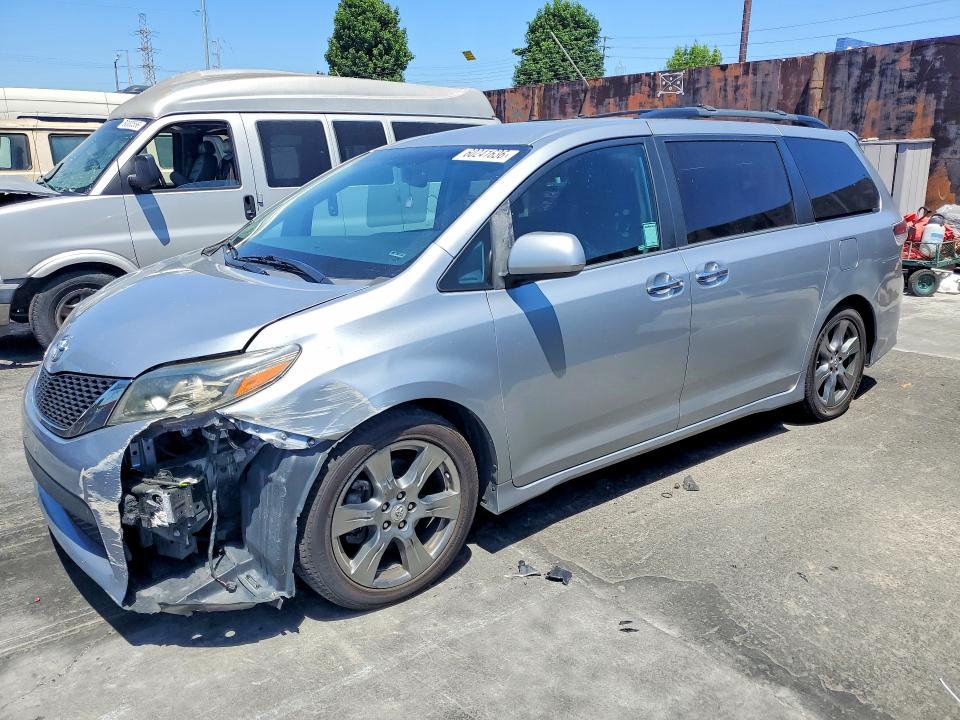 60241636 :رقم المزاد ، 5TDXZ3DC9HS852804 vin ، 2017 Toyota Sienna مزاد بيع