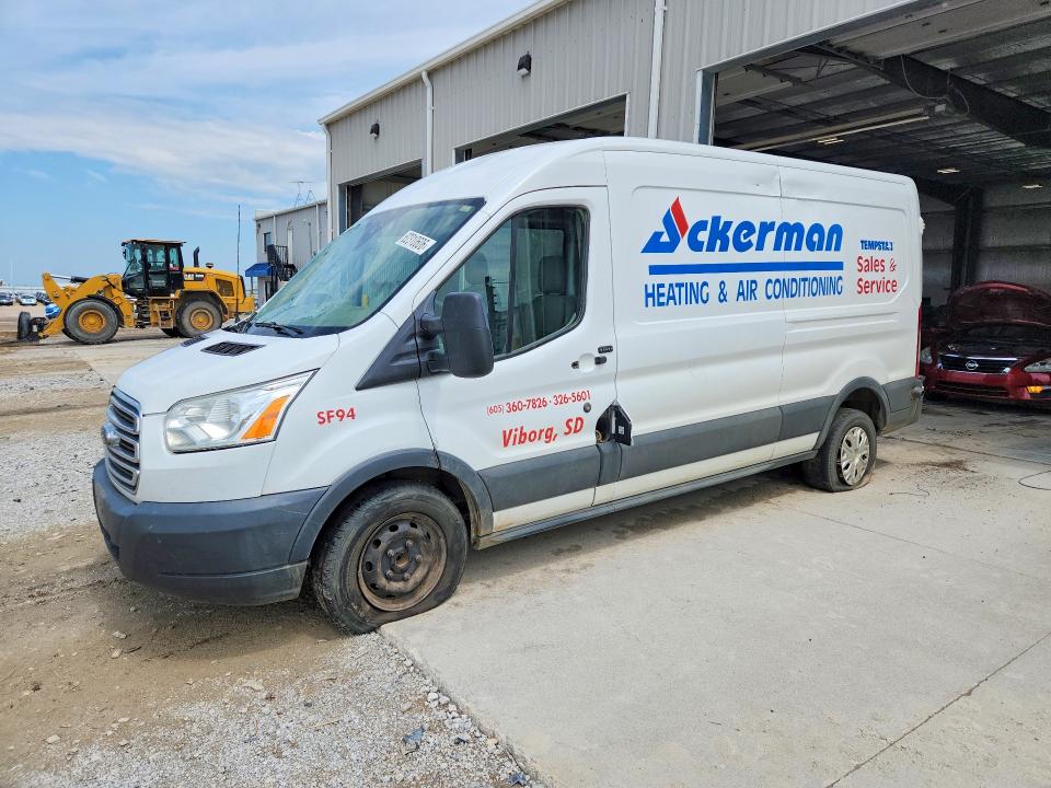 62310606 :رقم المزاد ، 1FTBW2CG8FKA37077 vin ، 2015 Ford Transit مزاد بيع