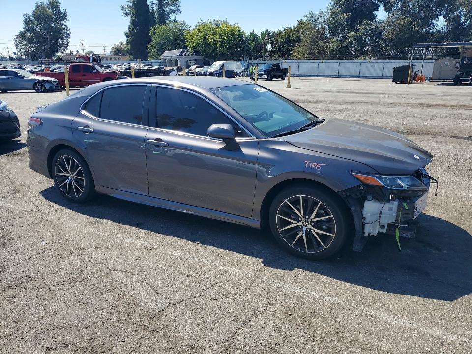 62276526 :رقم المزاد ، 4T1G11AKXPU746584 vin ، 2023 Toyota Camry مزاد بيع