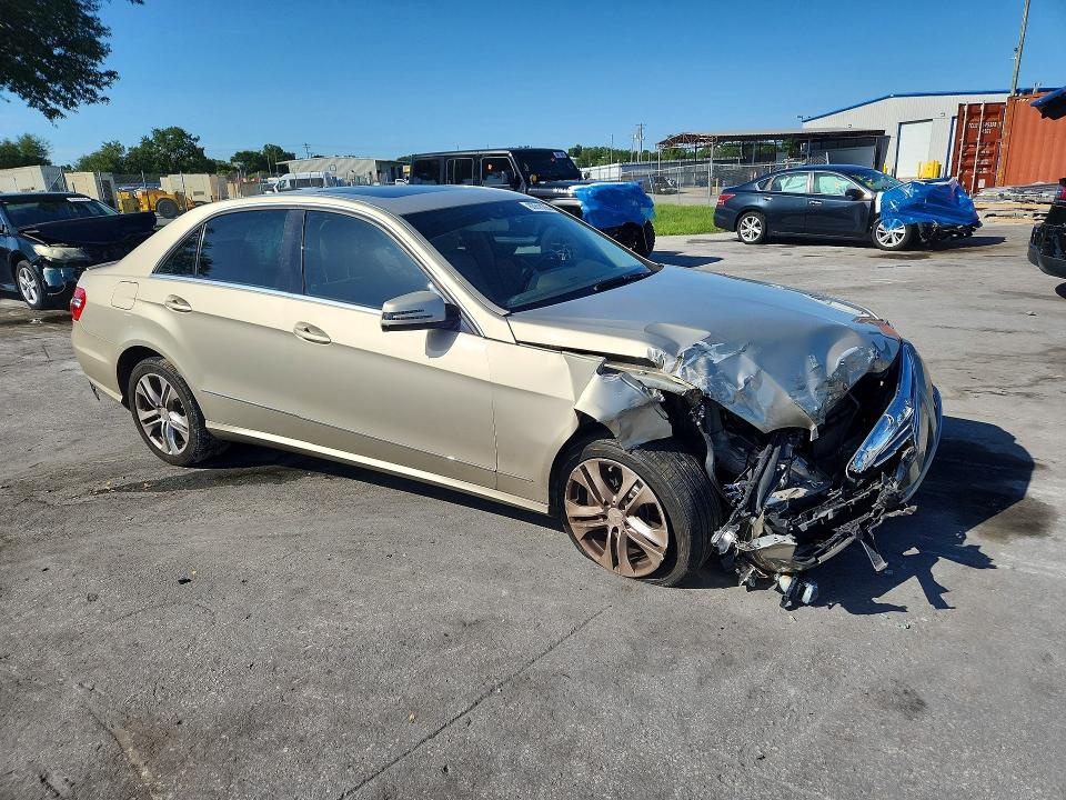 60818396 :رقم المزاد ، WDDHF5GB0AA036178 vin ، 2010 Mercedes-benz E مزاد بيع