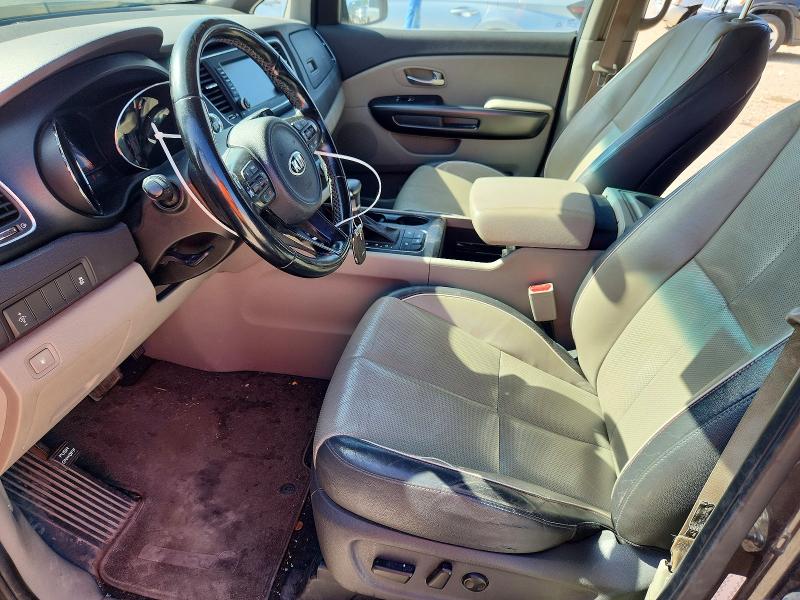 61306386 :رقم المزاد ، KNDMB5C10H6315189 vin ، 2017 Kia Sedona مزاد بيع