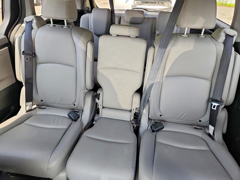 61021616 :رقم المزاد ، 5FNRL6H79JB066813 vin ، 2018 Honda Odyssey مزاد بيع
