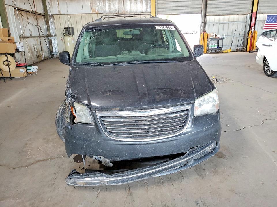 61381906 :رقم المزاد ، 2A4RR5DG2BR715852 vin ، 2011 Chrysler Town & Country مزاد بيع
