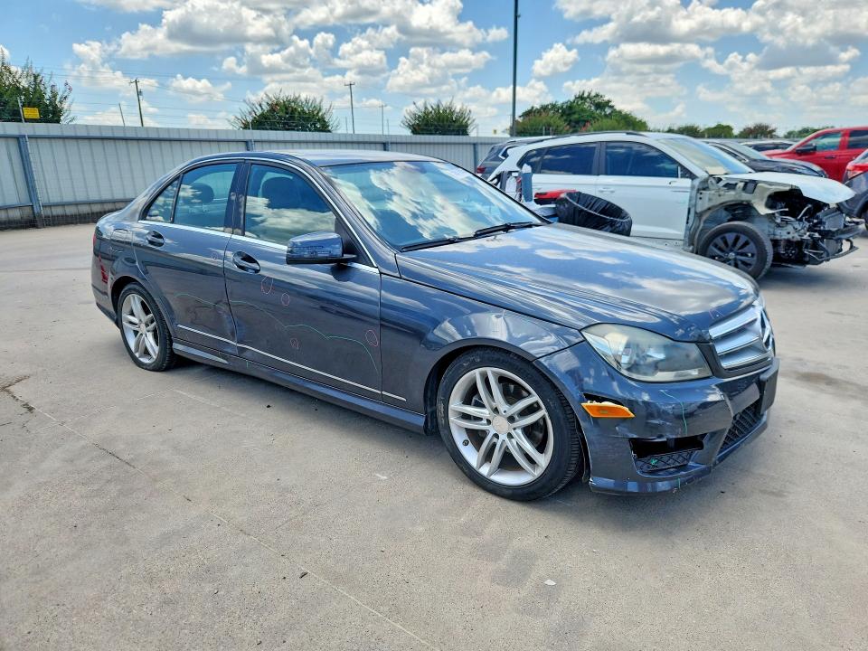 2013 Mercedes-benz C მანქანა იყიდება აუქციონზე, vin: WDDGF4HB6DR266348, აუქციონის ნომერი: 59778906