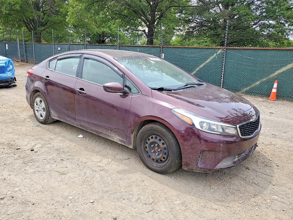 62667596 :رقم المزاد ، 3KPFL4A7XJE272097 vin ، 2018 Kia Forte مزاد بيع