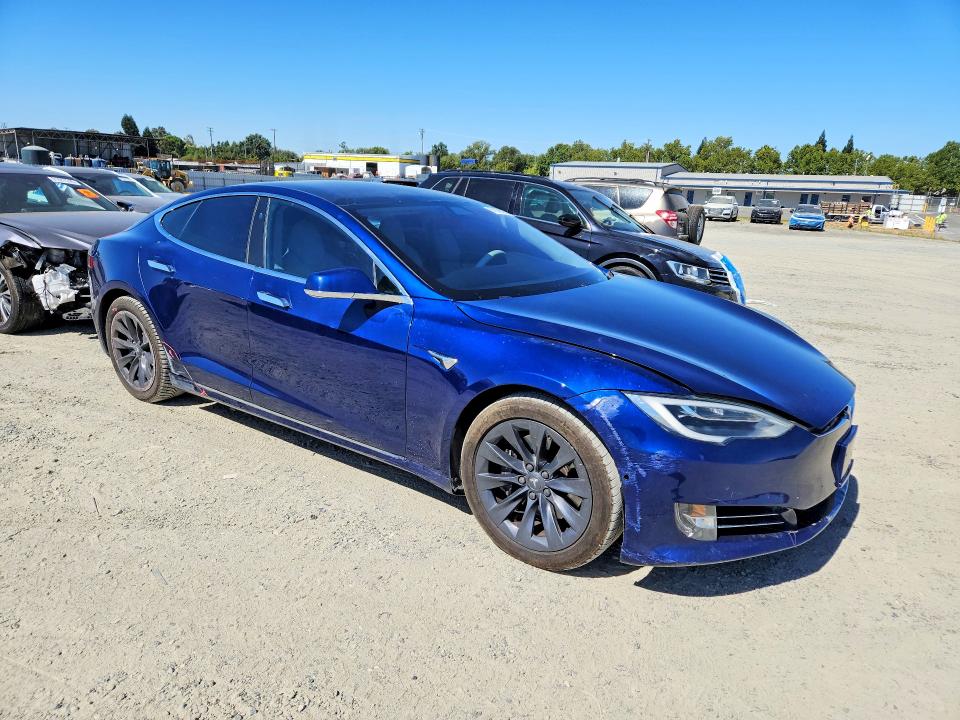 2018 Tesla Model S მანქანა იყიდება აუქციონზე, vin: 5YJSA1E28JF282820, აუქციონის ნომერი: 61878856