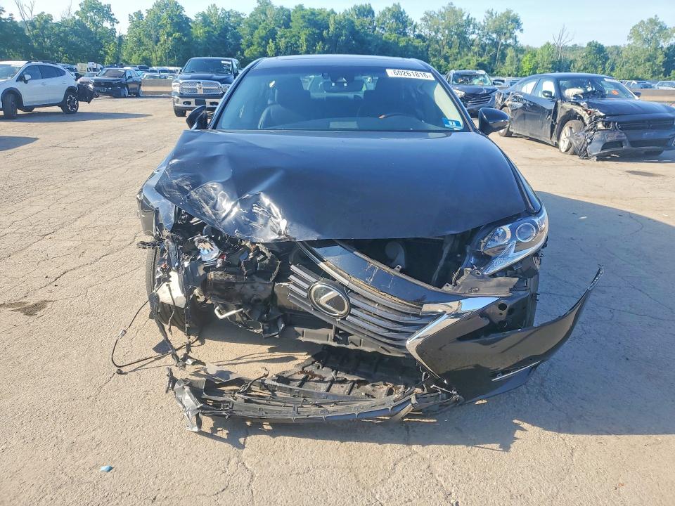 60261816 :رقم المزاد ، 58ABK1GG7JU115852 vin ، 2018 Lexus Es مزاد بيع