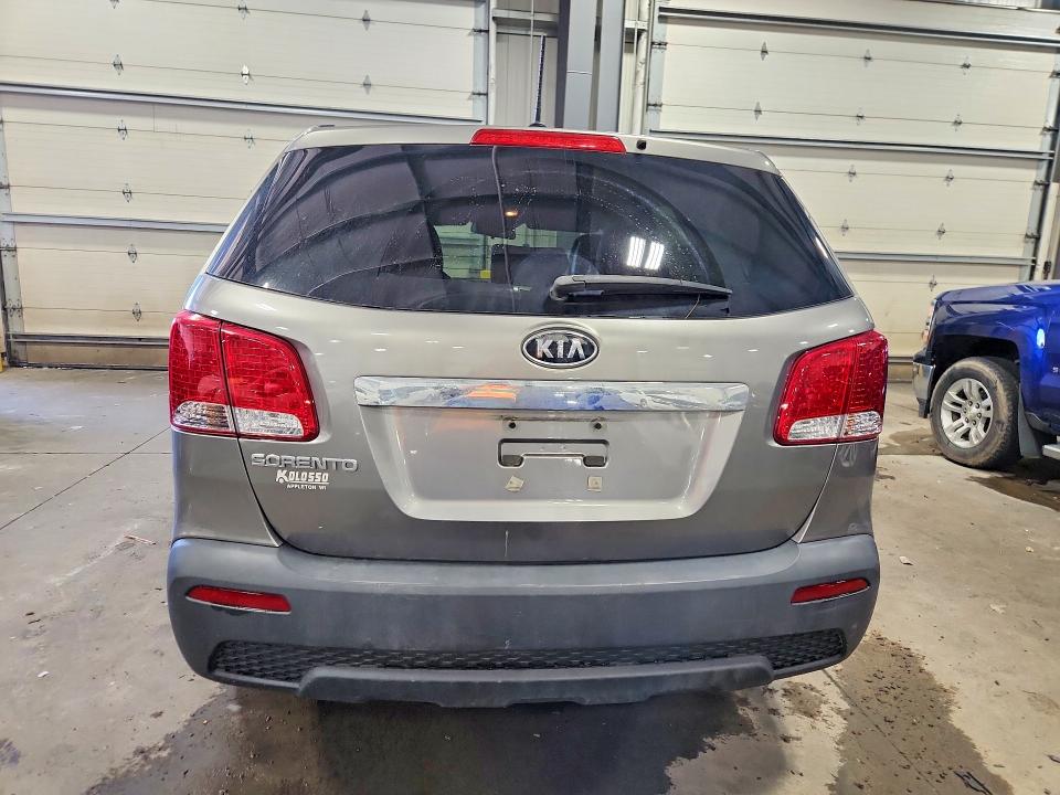 60549556 :رقم المزاد ، 5XYKTCA18BG013133 vin ، 2011 Kia Sorento مزاد بيع