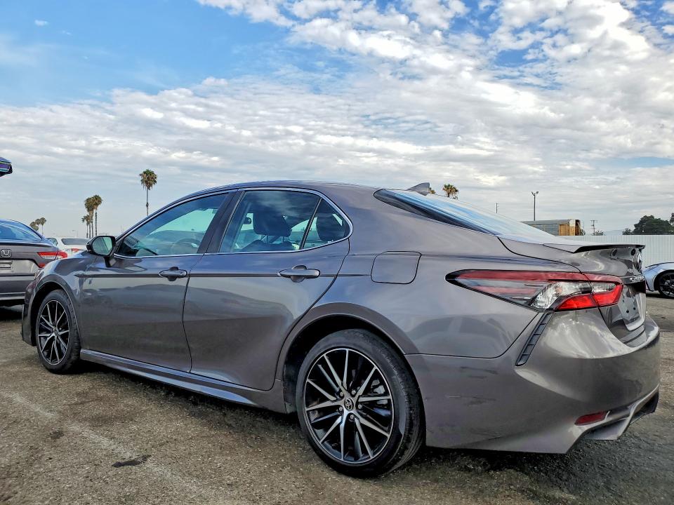 Продажа на аукционе авто 2021 Toyota Camry, vin: 4T1G11AK0MU416772, номер лота: 61032886