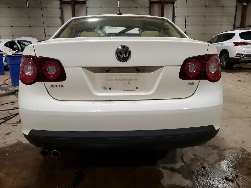60673866 :رقم المزاد ، 3VWRZ71K68M012911 vin ، 2008 Volkswagen Jetta مزاد بيع