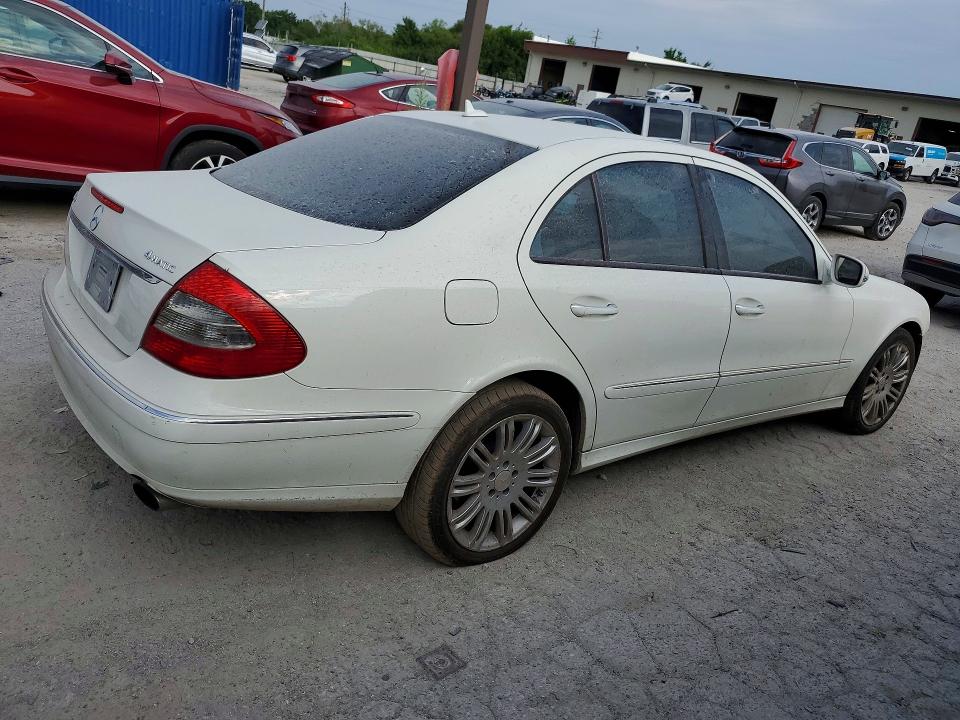60256466 :رقم المزاد ، WDBUF87X18B307807 vin ، 2008 Mercedes-benz E مزاد بيع