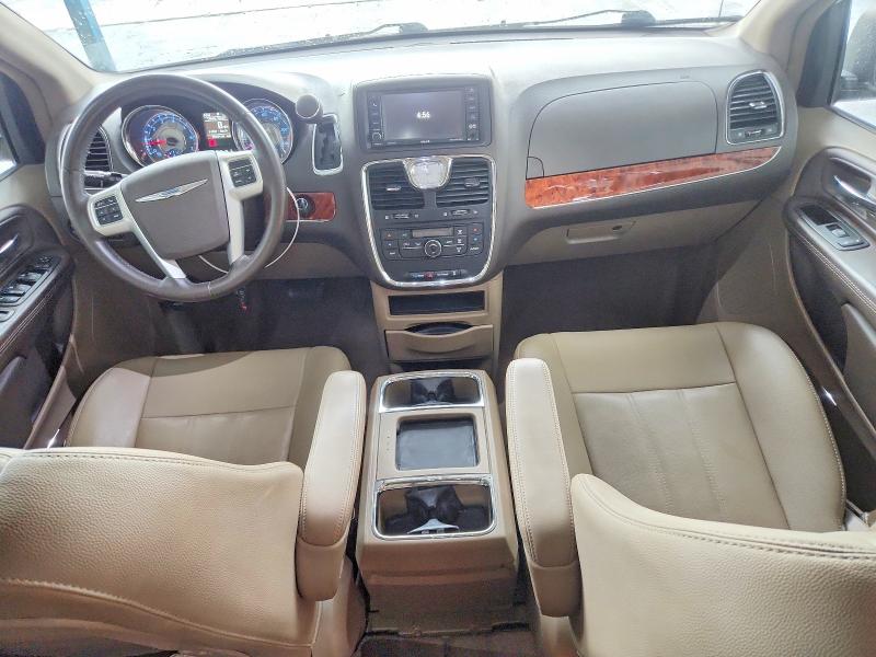 61887306 :رقم المزاد ، 2C4RC1BG5GR288371 vin ، 2016 Chrysler Town & Country مزاد بيع