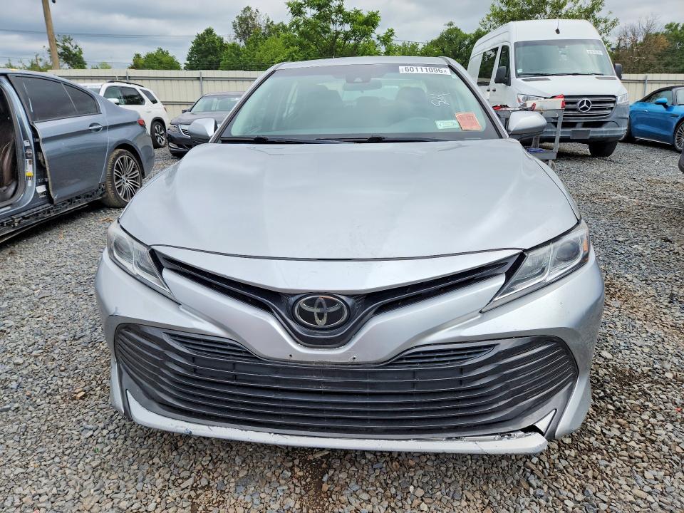 2018 Toyota Camry მანქანა იყიდება აუქციონზე, vin: 4T1B11HK6JU075468, აუქციონის ნომერი: 60111096