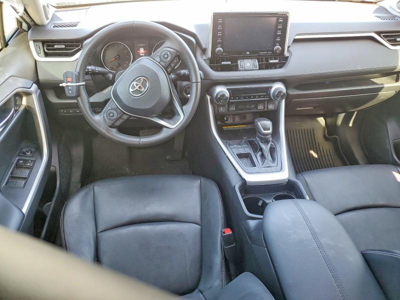 61997376 :رقم المزاد ، 2T3C1RFV8MW138632 vin ، 2021 Toyota Rav4 مزاد بيع