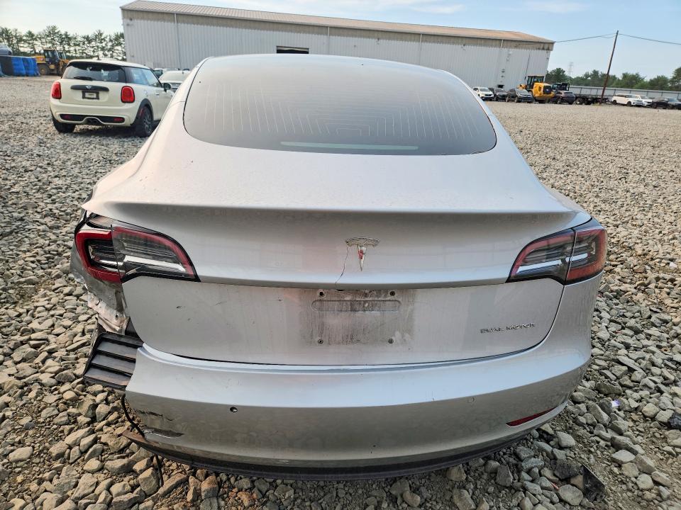 60234676 :رقم المزاد ، 5YJ3E1EB8JF104432 vin ، 2018 Tesla Model 3 مزاد بيع