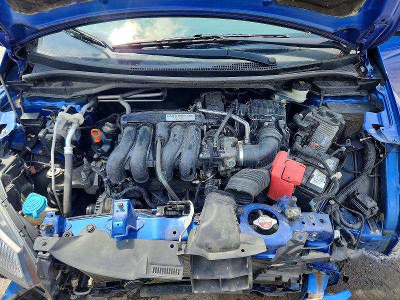 60120546 :رقم المزاد ، 3HGGK5H52FM758421 vin ، 2015 Honda Fit مزاد بيع