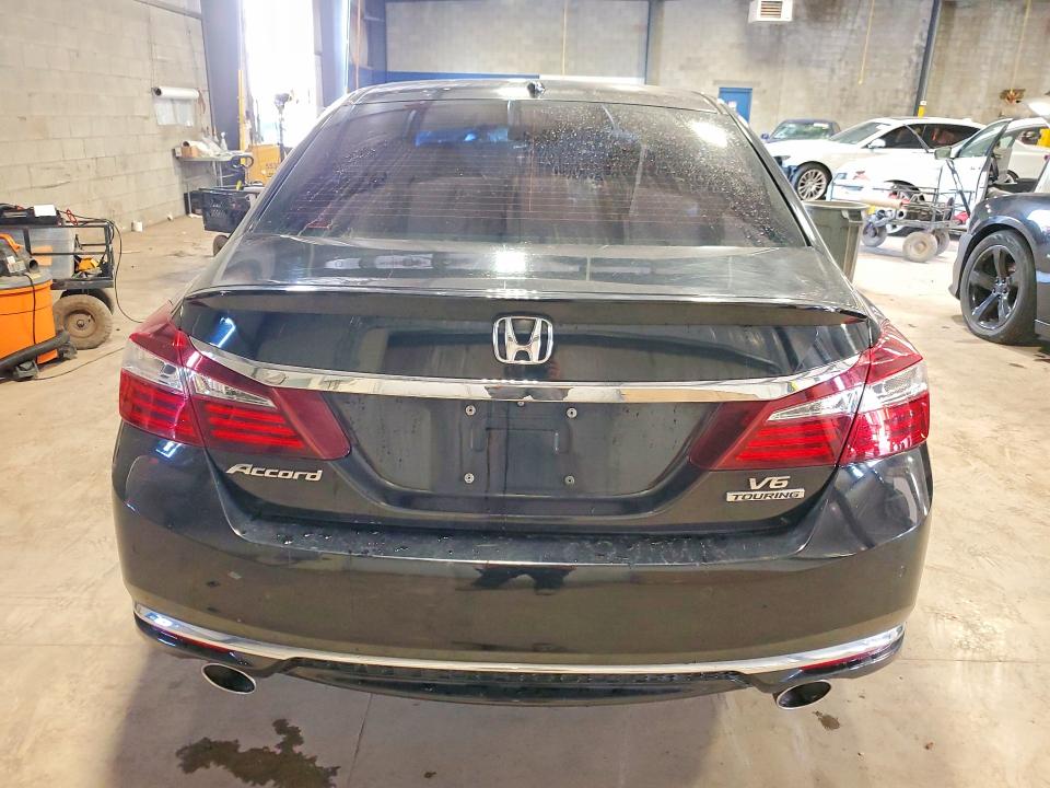 62121066 :رقم المزاد ، 1HGCR3F94HA000343 vin ، 2017 Honda Accord مزاد بيع