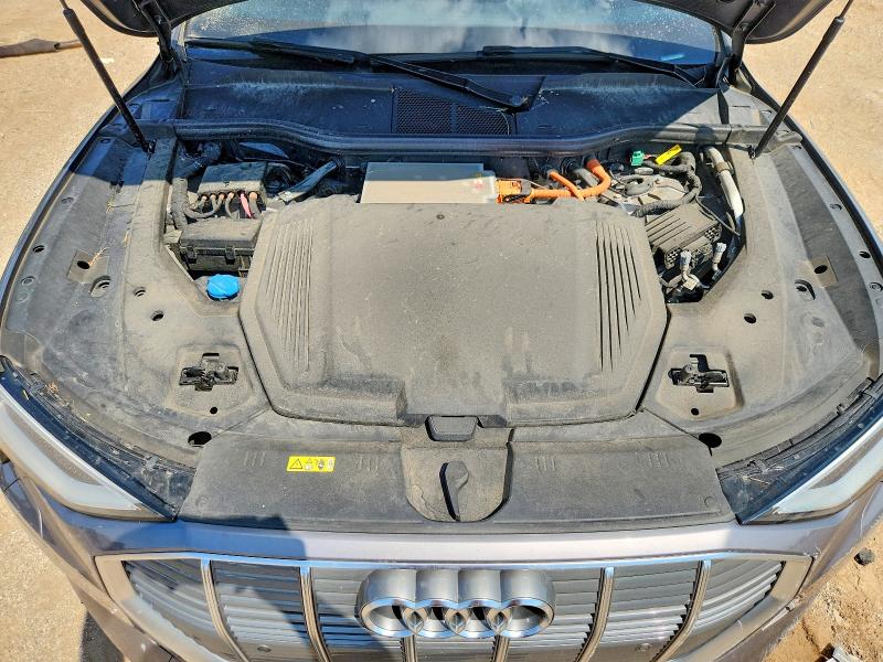 60221906 :رقم المزاد ، WA1AAAGE2MB006024 vin ، 2021 Audi E-tron مزاد بيع