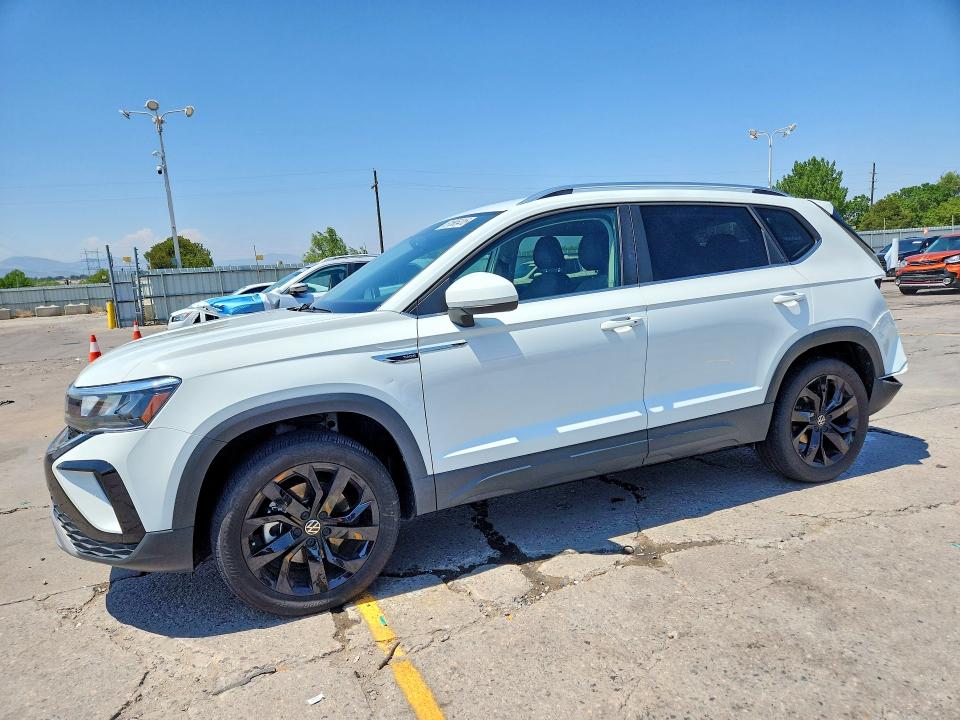 Продаж на аукціоні авто 2022 Volkswagen Taos, vin: 3VVWX7B22NM081344, номер лоту: 61565416